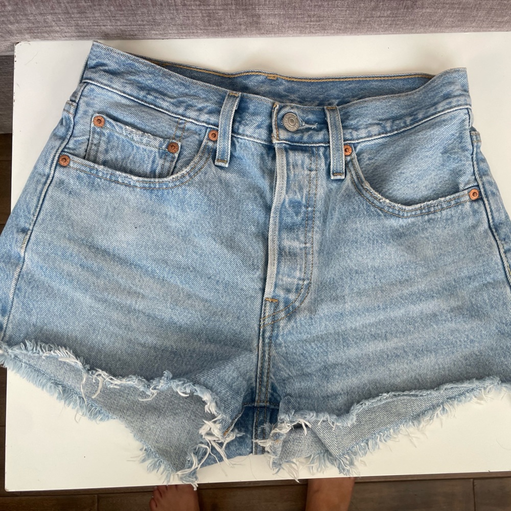 501 Levi shorts